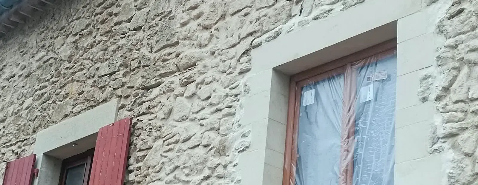 Façade en pierre apparente rejointoyée
